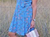 Vestido azul cielo estampado floral