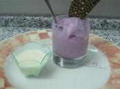 Helado arándanos salsa queso