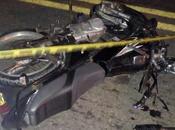 Mueren choque carro tres personas transitaban motocicleta.