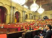 Parlament reprobó pidó abolir monarquía