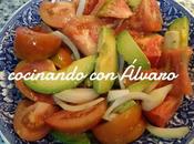 Ensalada Tomate, aguacate cebolla