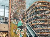 Esta librería creado mosaicos gigantes libros para celebrar Navidad