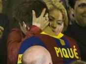 Shakira consuela Piqué tras derrota