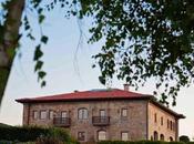 palacio entre montaña