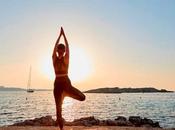 este verano necesitas desconectar verdad, Surya Namaskar será mejor aliado