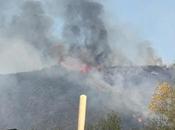 Voluntarios apoyan incendio Nicolás Tolentino; fuego cede