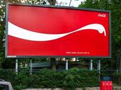 Esta campaña exterior Coca-Cola enseña dónde está papelera reciclaje cercana