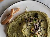 Hummus aguacate aceitunas negras, tahini