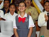 Niña Tamazunchale crea producto natural para degradar unicel