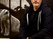 Joaquin Phoenix visita estación metro Toronto para apoyar campaña murales veganos