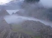 ciudad entre nubes