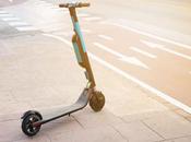 SECOM recomienda casco integral para circular patinete eléctrico