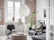 luminoso apartamento escandinavo paredes ladrillo vista.