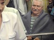 Walesa abandona hospital después tres semanas