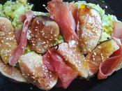 Ensalada higos jamón serrano, sobre crema aguacates vinagreta miel caña malagueña