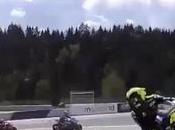 VIDEO: milagro MotoGP, motos salen disparadas aire Valentino Rossi salva vida centímetros