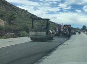 Asfaltan calles donde pasara AMLO visita