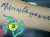 Tatúatelo piel: «Mereces mejor»