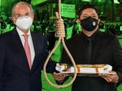 soga cuello: agua turbia