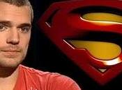 Henry Cavill como Clark Metrópolis
