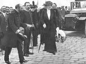 1913:La Reina Doña Victoria, acompañada alcalde Santander Pedro Martín