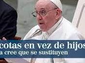 Papa critica quienes prefieren tener ‘perros gatos’ lugar niños.