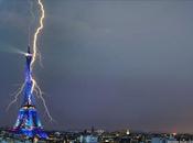 rayo golpea Torre Eiffel