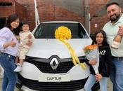 Paola herrera recibe renault captur como premio “campaña navidad”