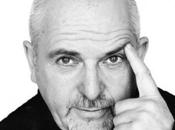 Peter Gabriel versiona Arcade Fire