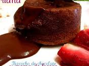 Bizcocho chocolate relleno crema fresas