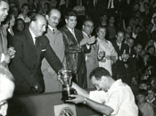 1959: Modesto Cabello, recibiendo título Campeón España