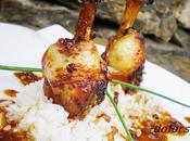 Alitas pollo salsa agridulce sobre arroz blanco