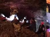 Autobús turistas sale camino Real Catorce