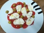 Ensalada caprese aceitunas