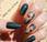 Manicura verde holográfica flores doradas