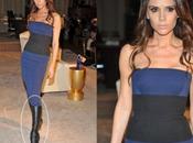Victoria Beckham pone moda calentadores piel encima zapatos