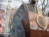Inauguran monumento honor Ronald Reagan Varsovia