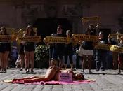 grupo activistas semidesnuda Palma, protesta corridas toros.