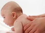 Cómo hacer masajes bebés abdomen, extremidades tórax