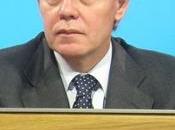 Consejero Menacho pasa forro Defensor Pueblo Andaluz