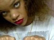 Rihanna mostró Twitter nuevo tatuaje