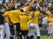 Aguilas aplastan escogido