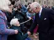 Carlos asiste misa Pascua Windsor; princesa Kate después diagnóstico cáncer