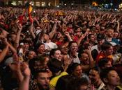 Multitud inundó plaza Catalunya Barcelona para festejar triunfo Roja’