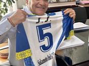 equipo fútbol sala japonés colores Talavera hace regala camiseta alcalde ciudad