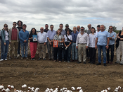 Representantes sectores algodonero moda visitan campos algodón andaluces EUCOTTON