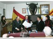 Eurotoro entrega 2.000 firmas dona 1.000 euros taurina