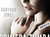 Primera tumba derecha Darynda Jones