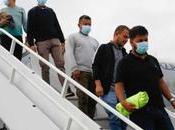 Petro destaca migrantes llegan Colombia esposas puestas.