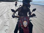 Costa Rica moto; Motorbeach Viajes lleva viajero joya verde